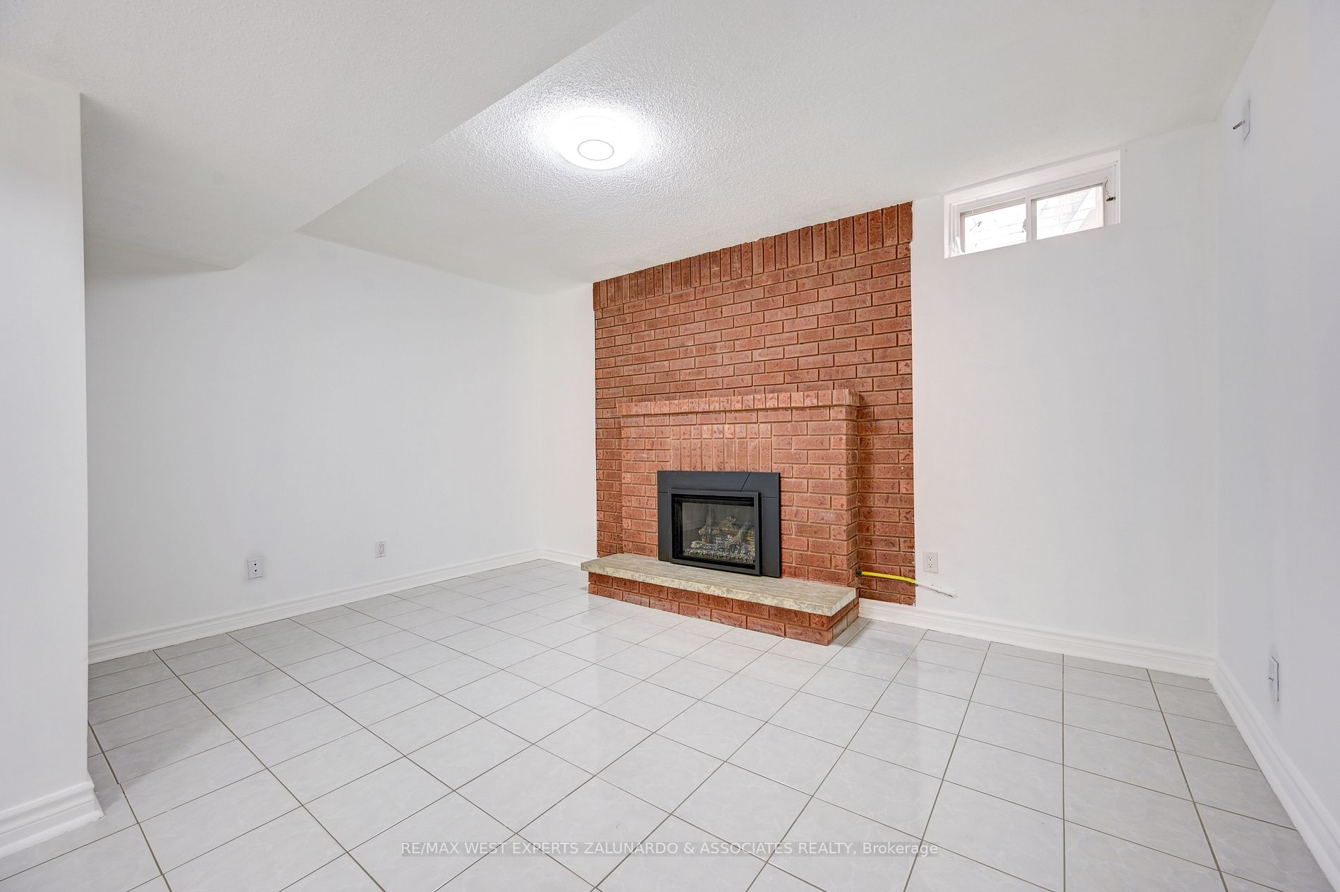 63 Romano Cres, #Lower