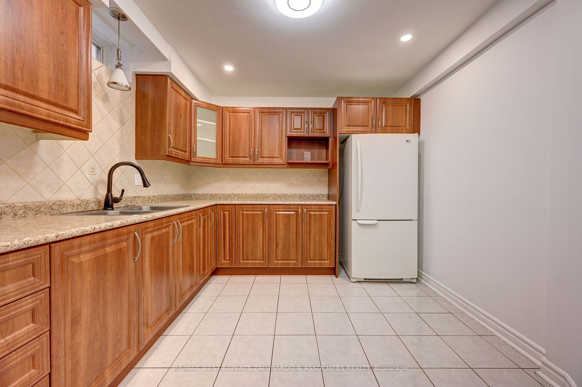 63 Romano Cres, #Lower