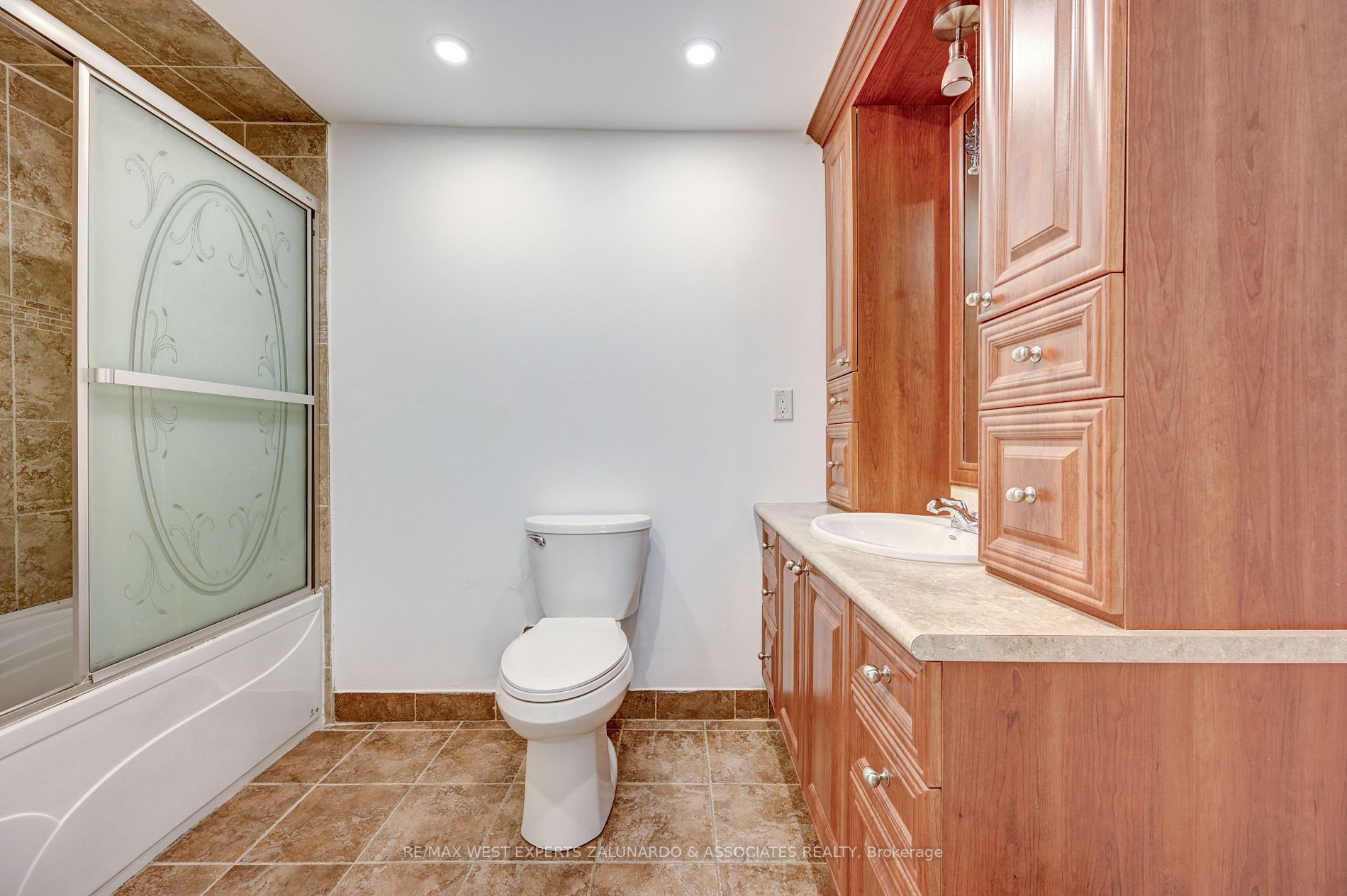 63 Romano Cres, #Lower