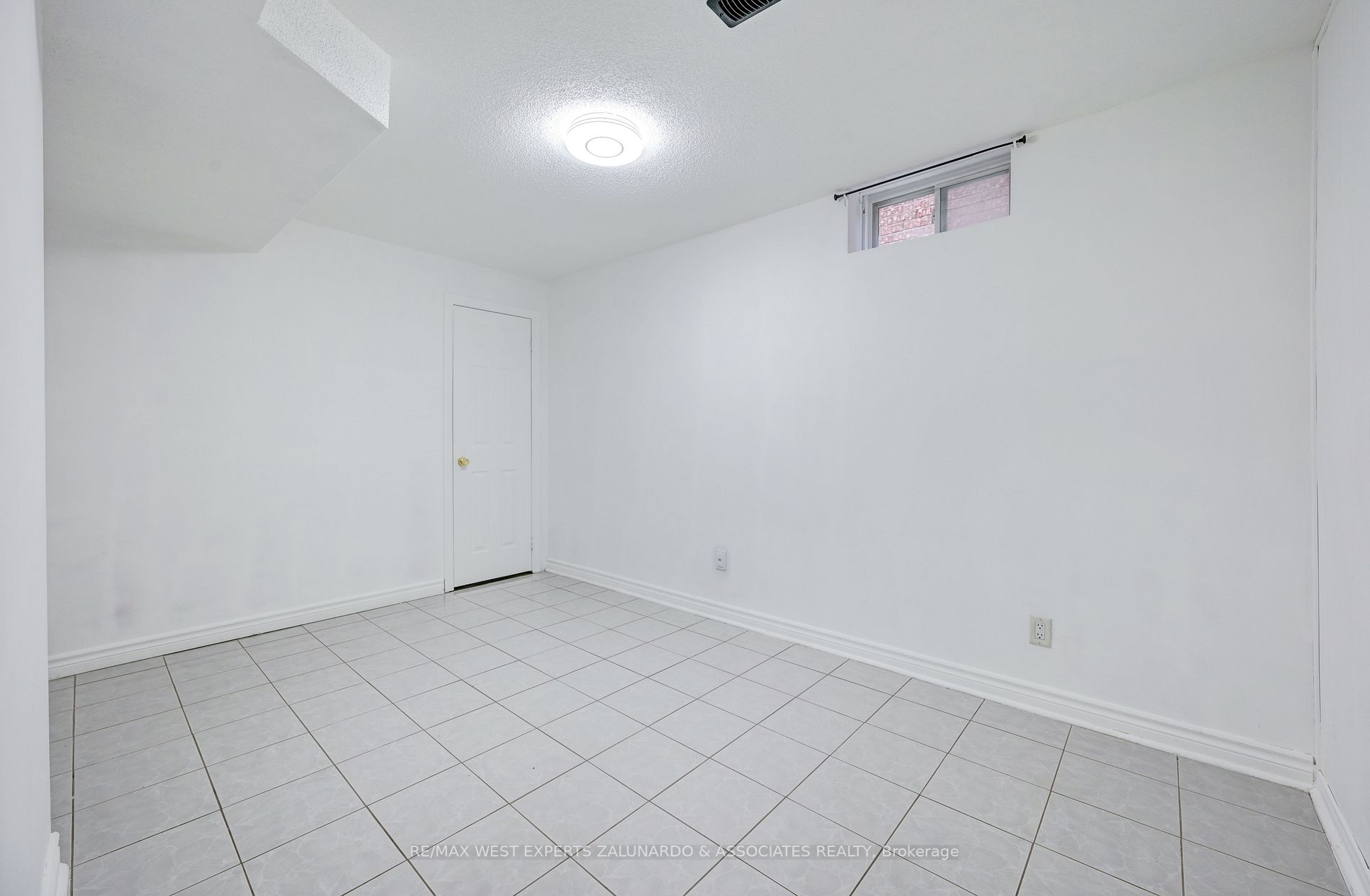 63 Romano Cres, #Lower