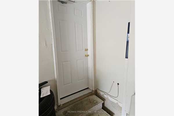 173 Gail Parks Cres, Newmarket