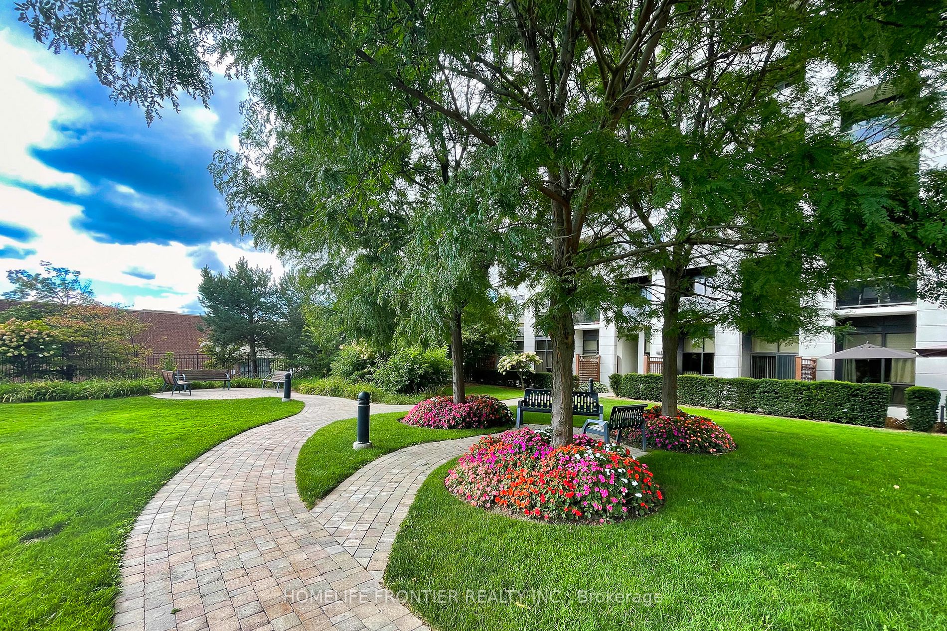 18 Harding Blvd, #1026