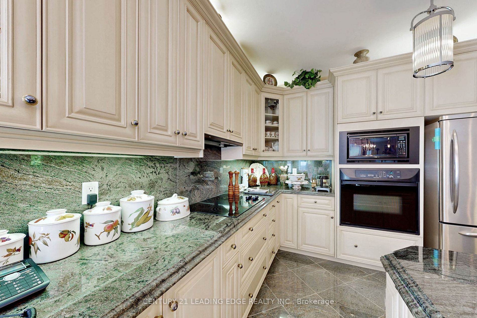 27 Cottontail Ave