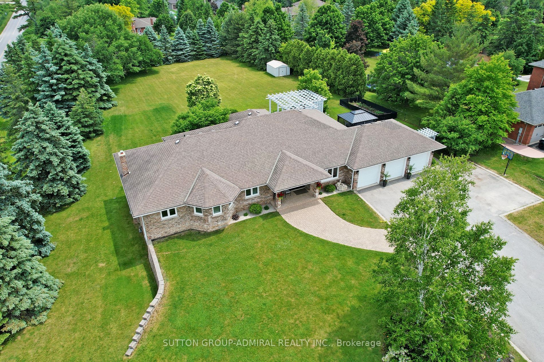 2 Grandview Cres