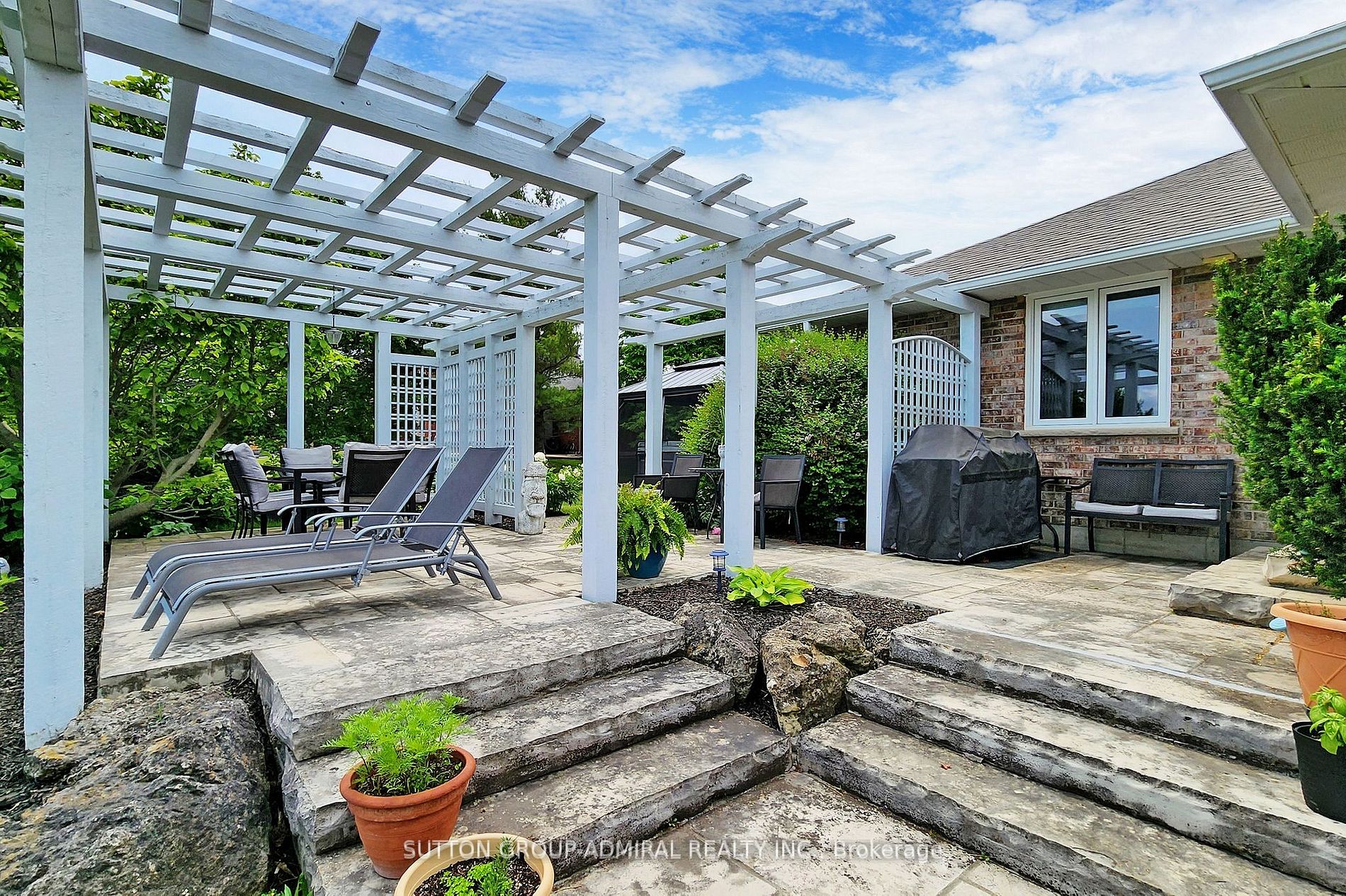 2 Grandview Crescent