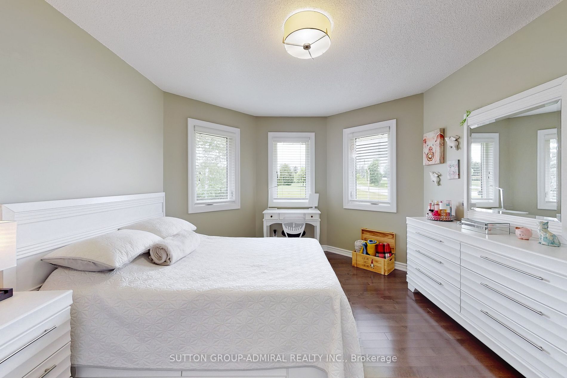 2 Grandview Crescent