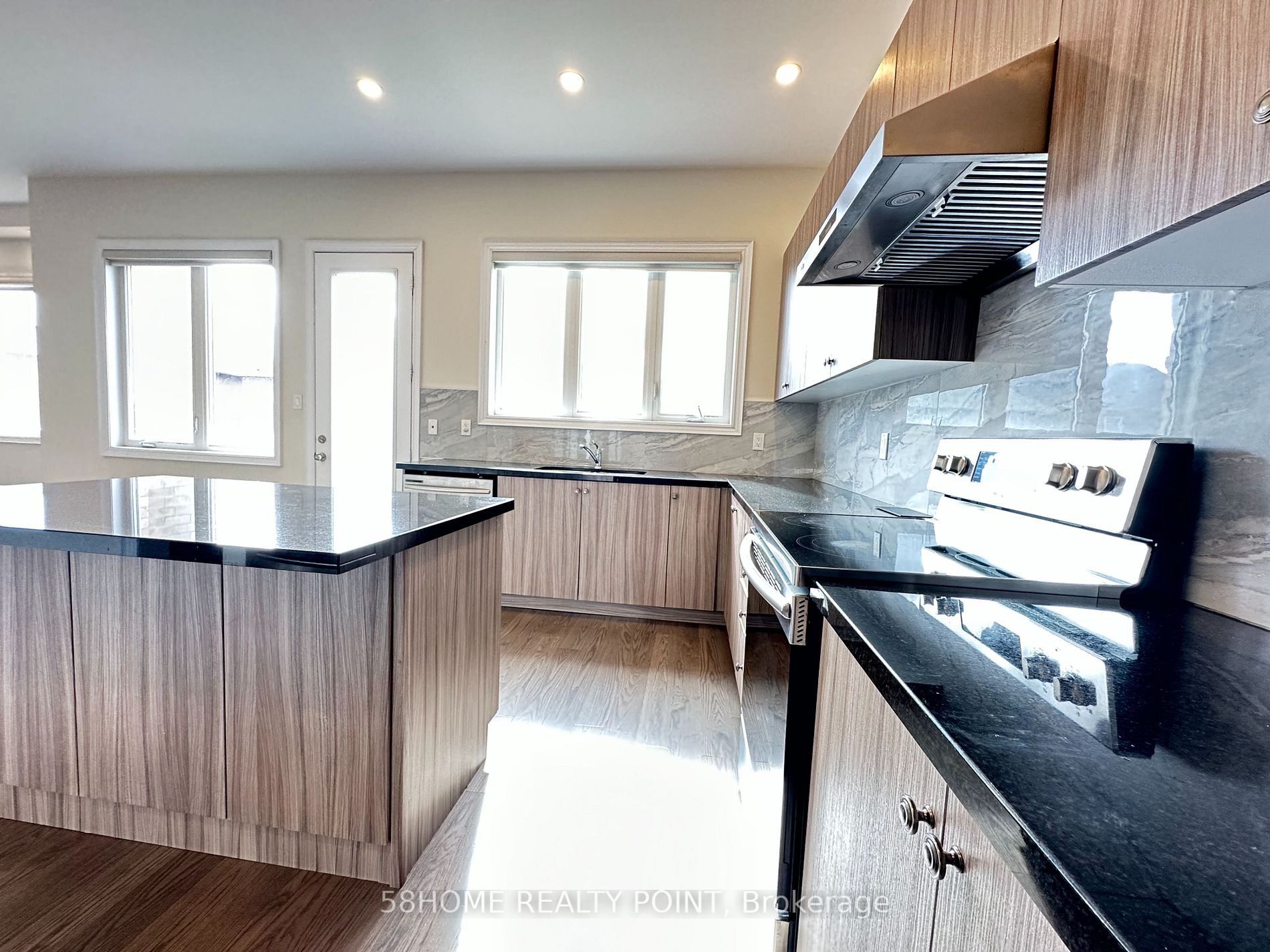 237 Conklin Cres
