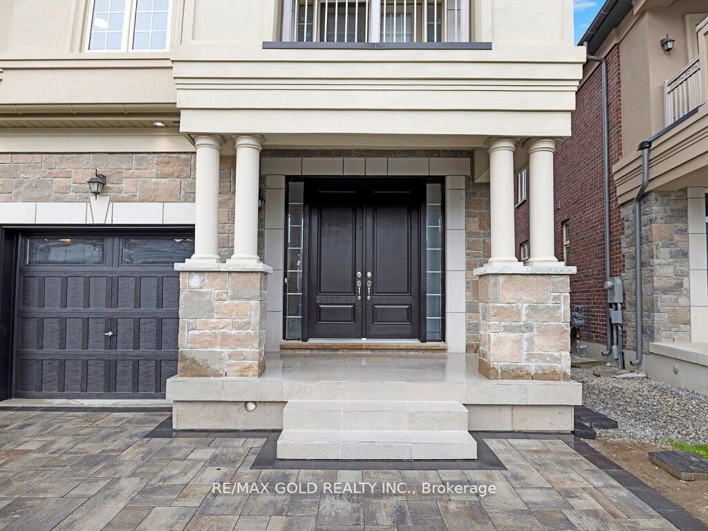 45 Ross Vennare Cres