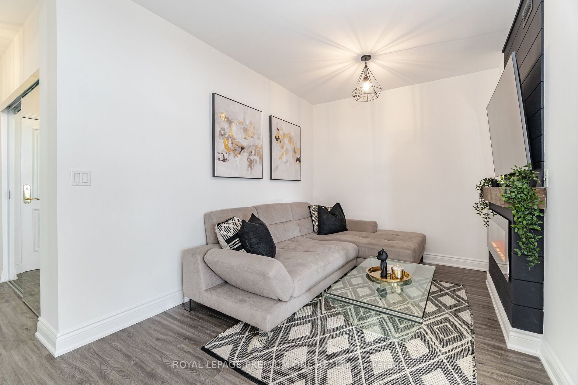 9225 Jane Street, #1209