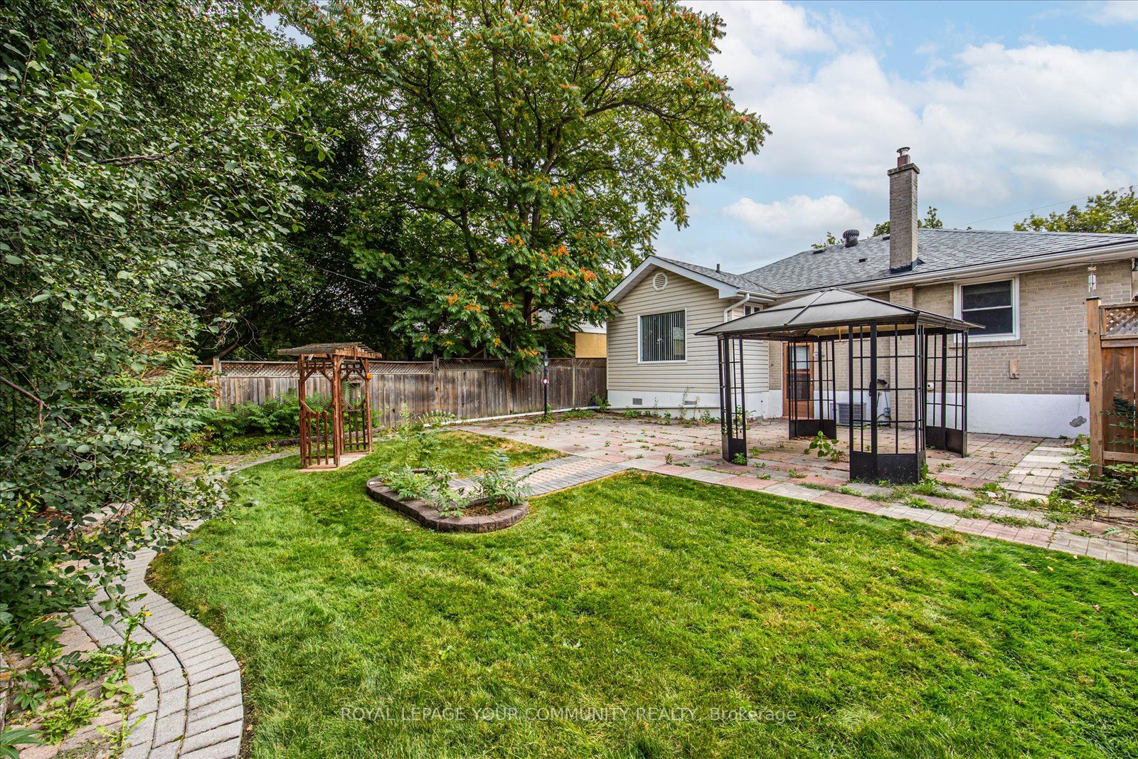 33 Rockport Cres