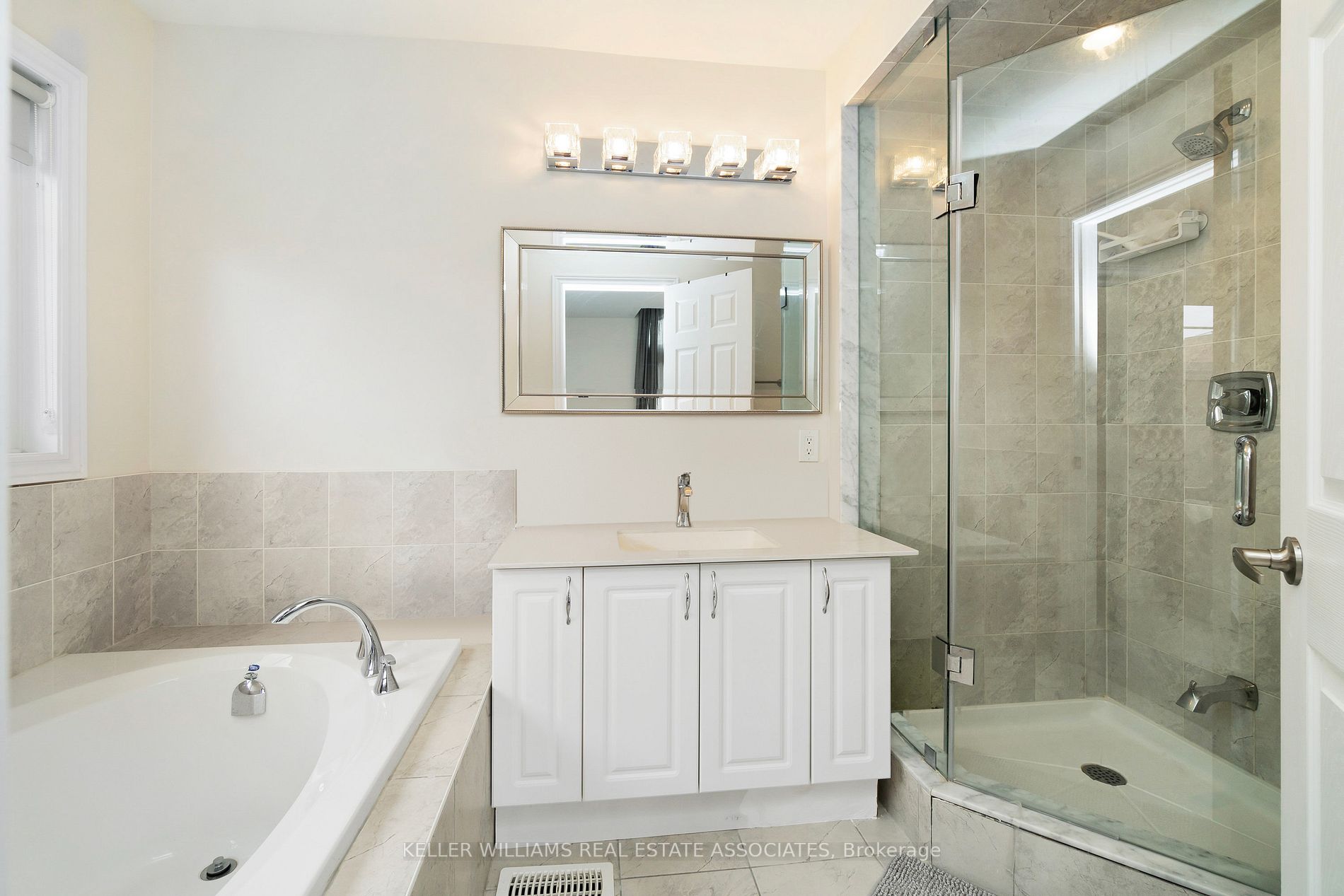 Listing N7003970 - Large Photo # 19