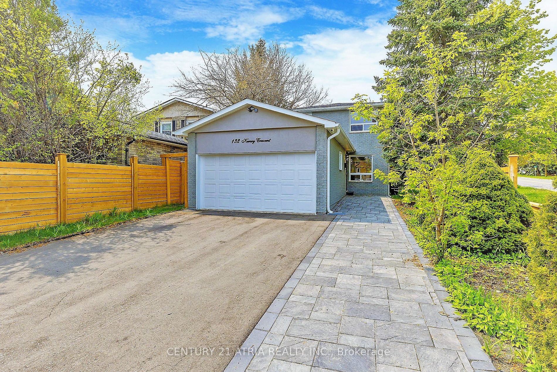 132 Kersey Cres, #Upper