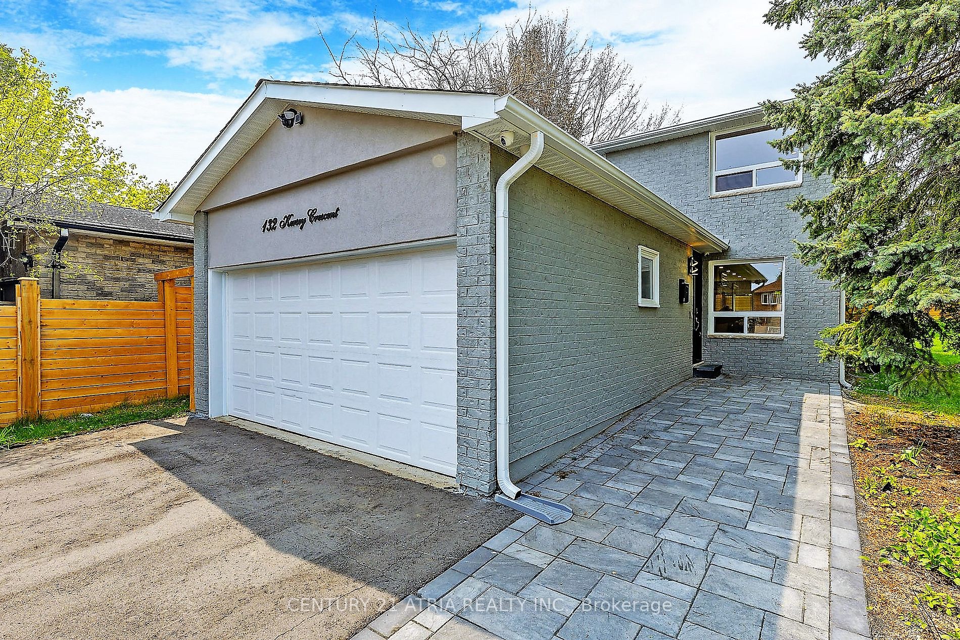 132 Kersey Cres, #Upper