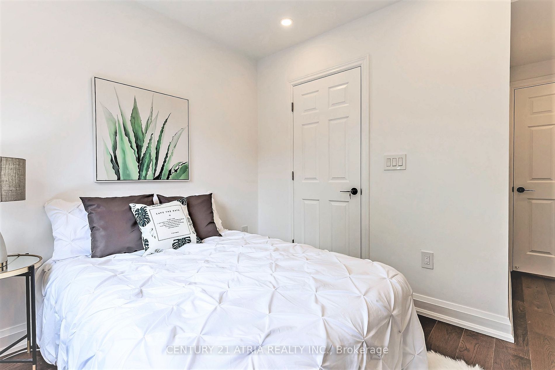 132 kersey Crescent, #upper
