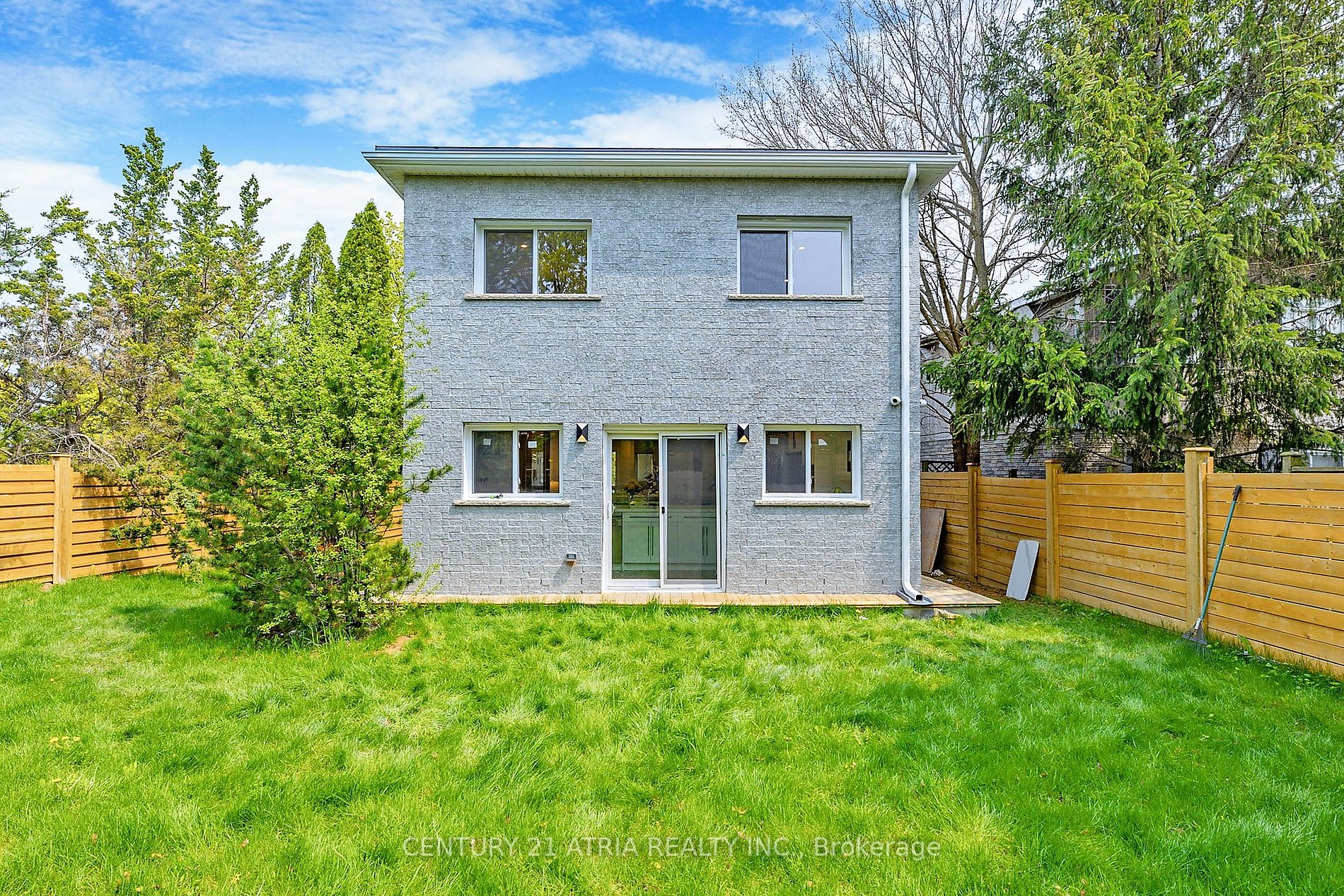 132 kersey Crescent, #upper