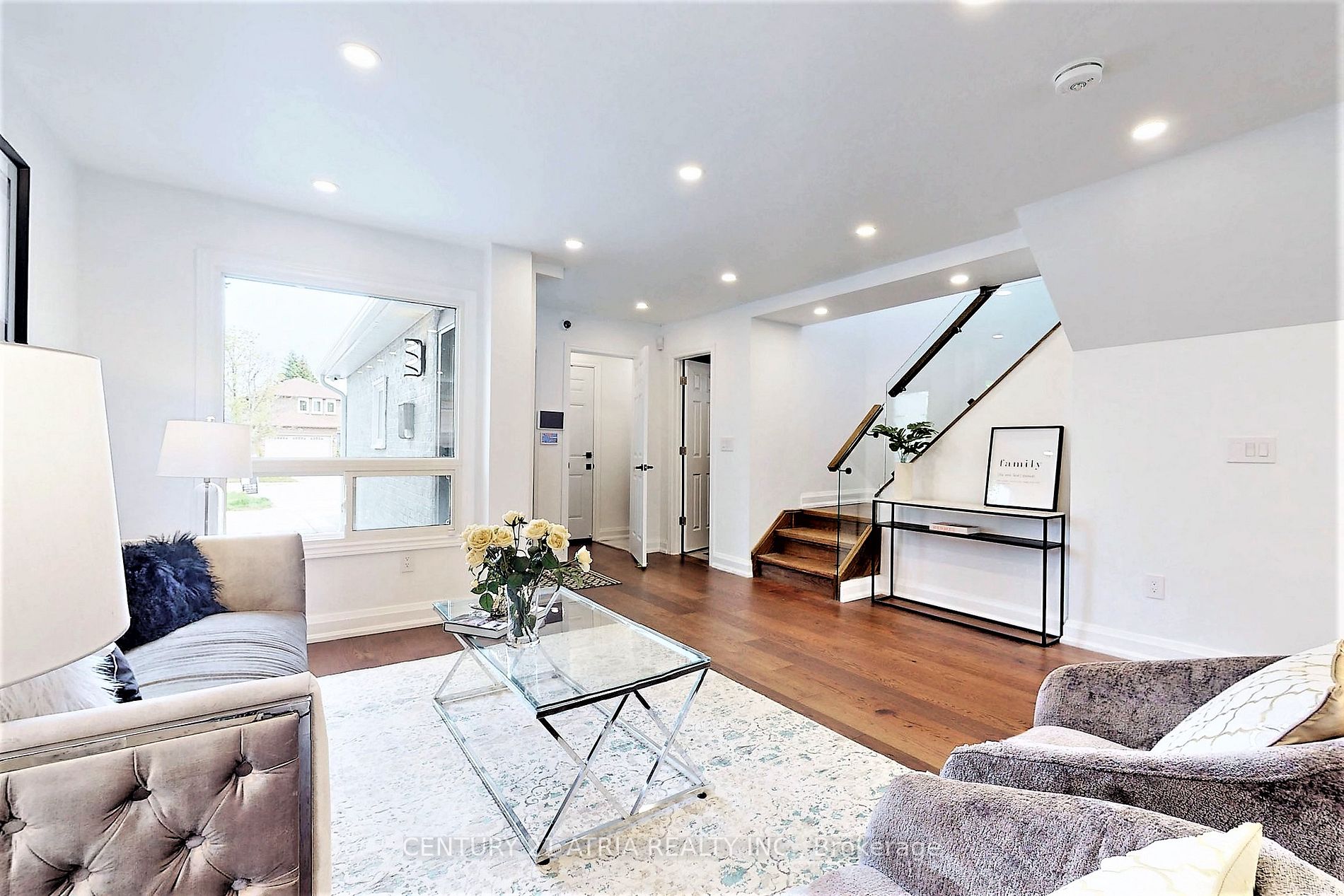 132 kersey Crescent, #upper