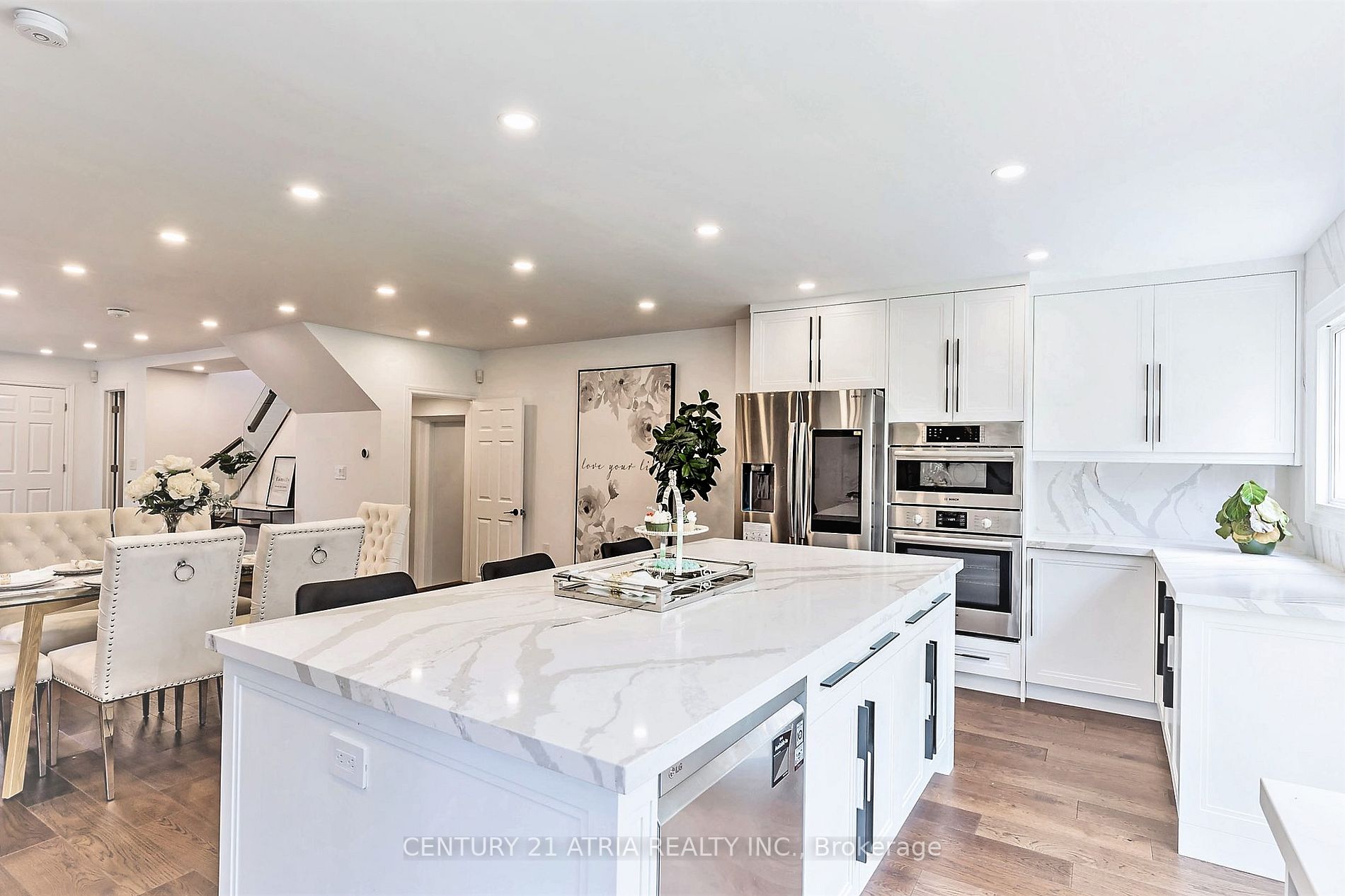 132 kersey Crescent, #upper
