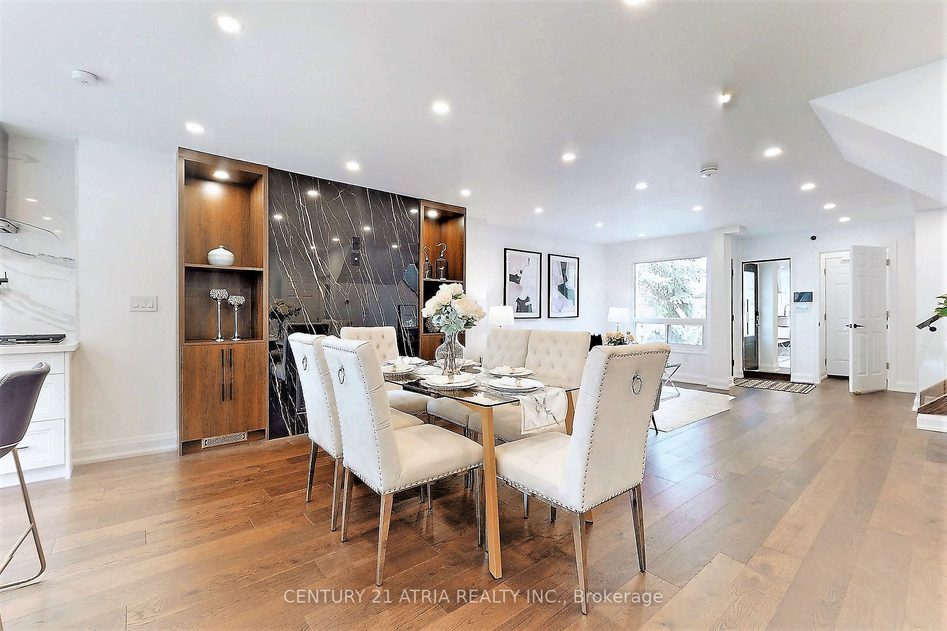 132 kersey Crescent, #upper