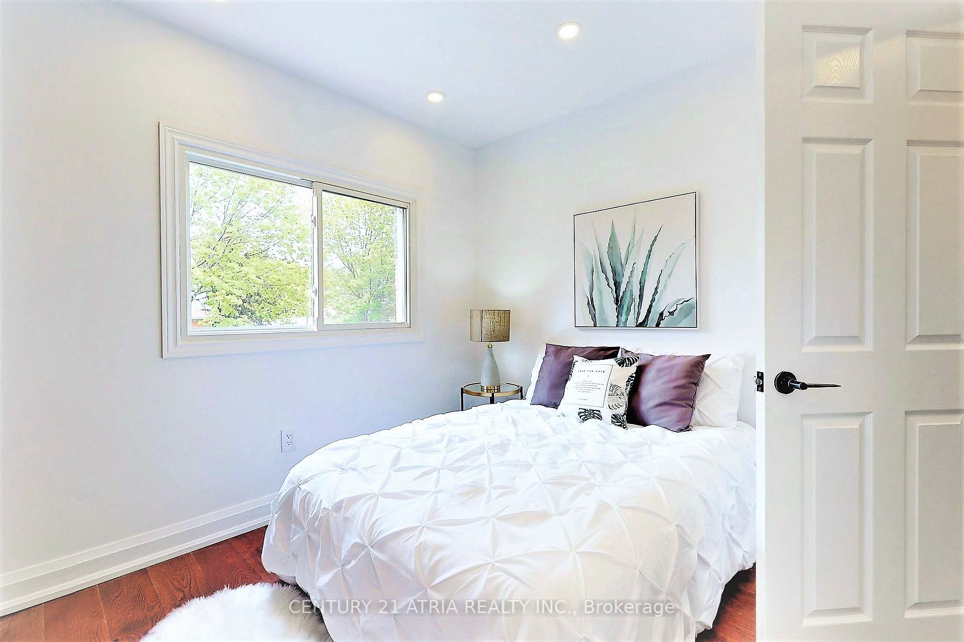 132 kersey Crescent, #upper