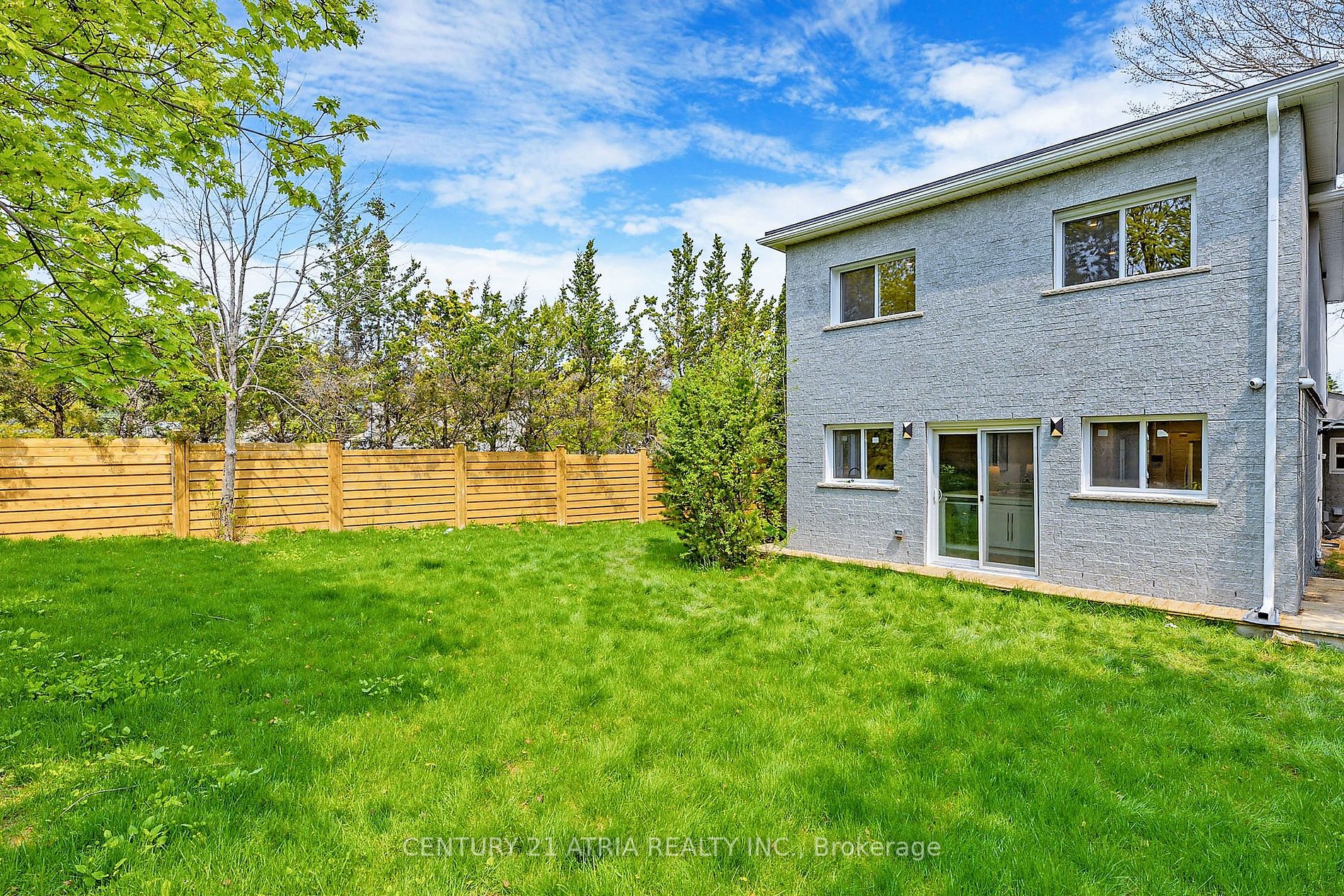 132 kersey Crescent, #upper