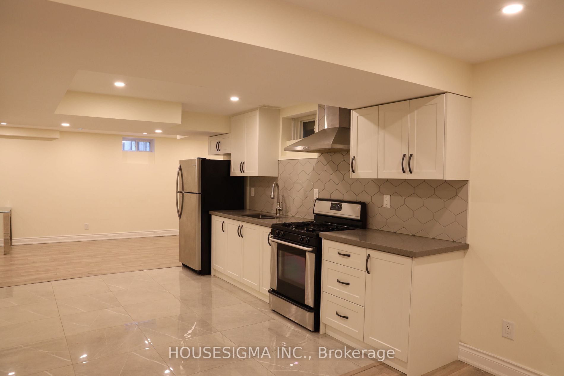 27 Grovepark St, #Bsmt