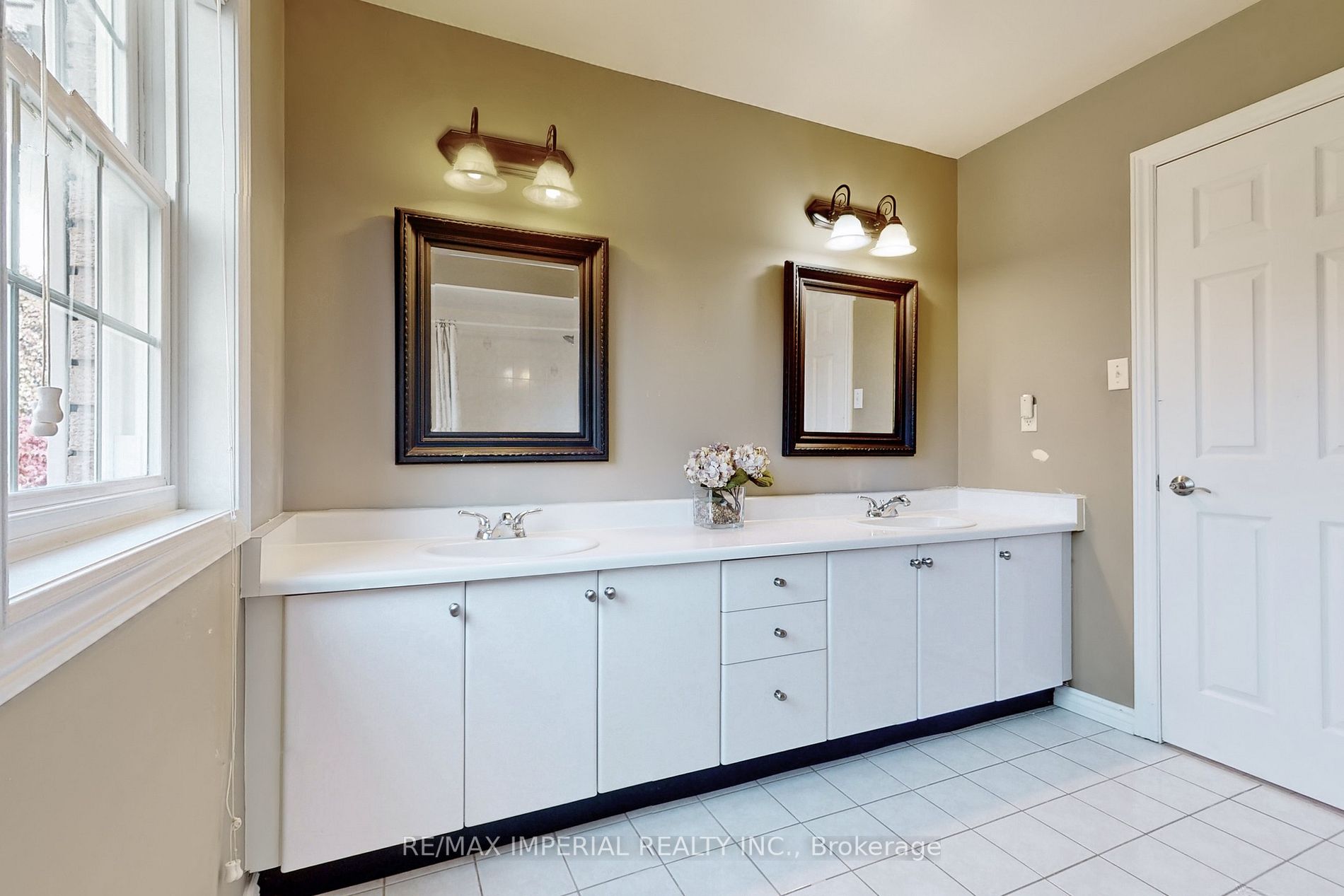 158 Chambers Cres