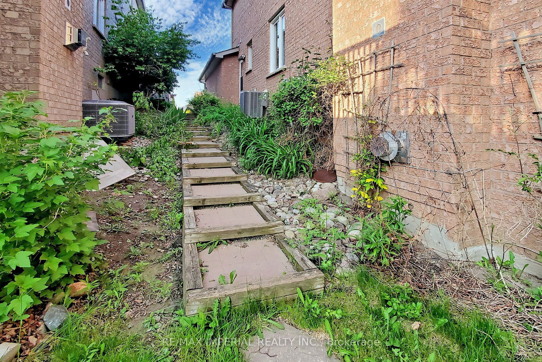 158 Chambers Cres