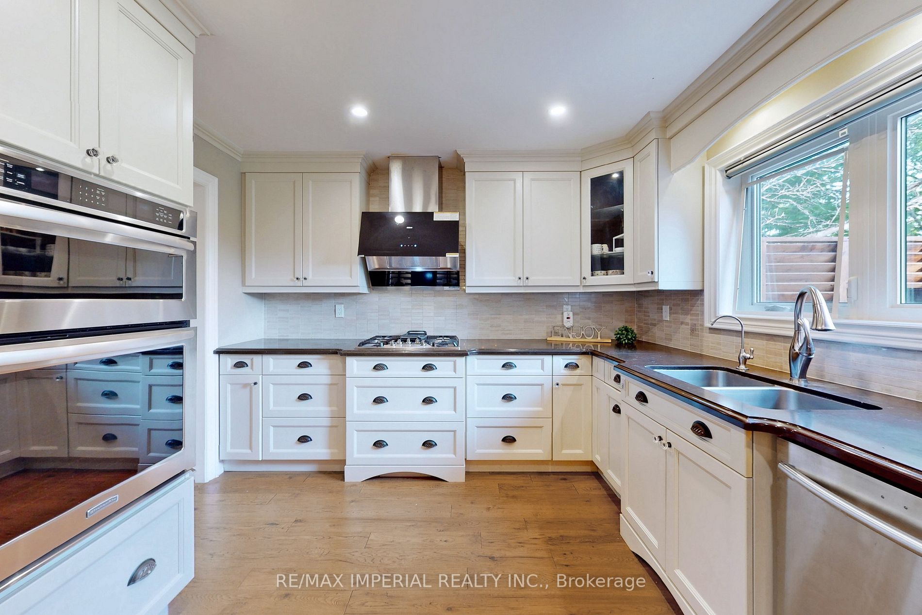 158 Chambers Cres