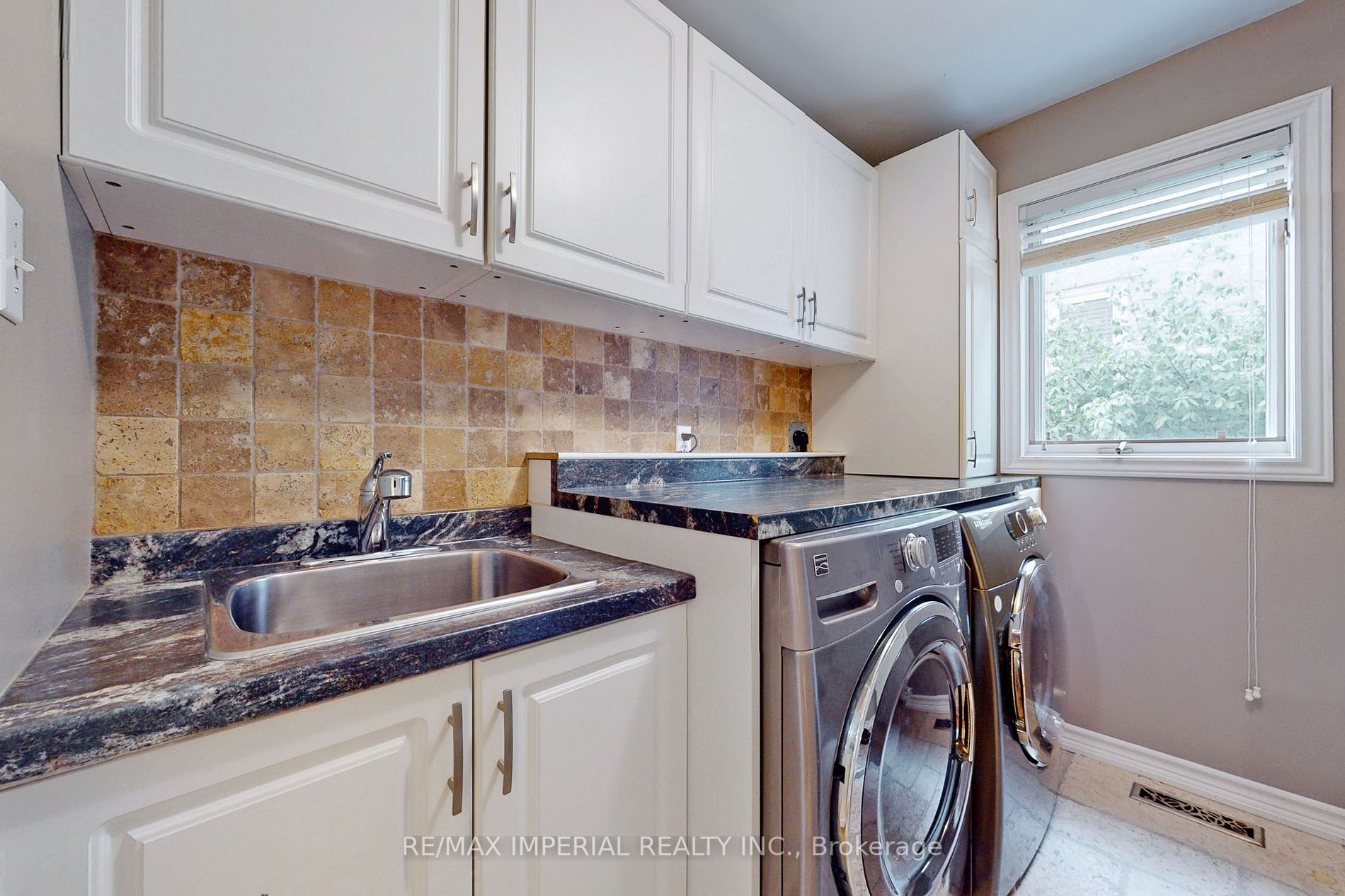 158 Chambers Cres