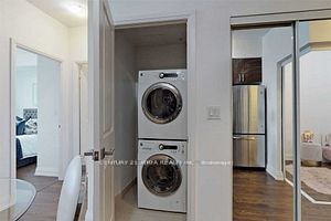 7161 Yonge Street, #1527