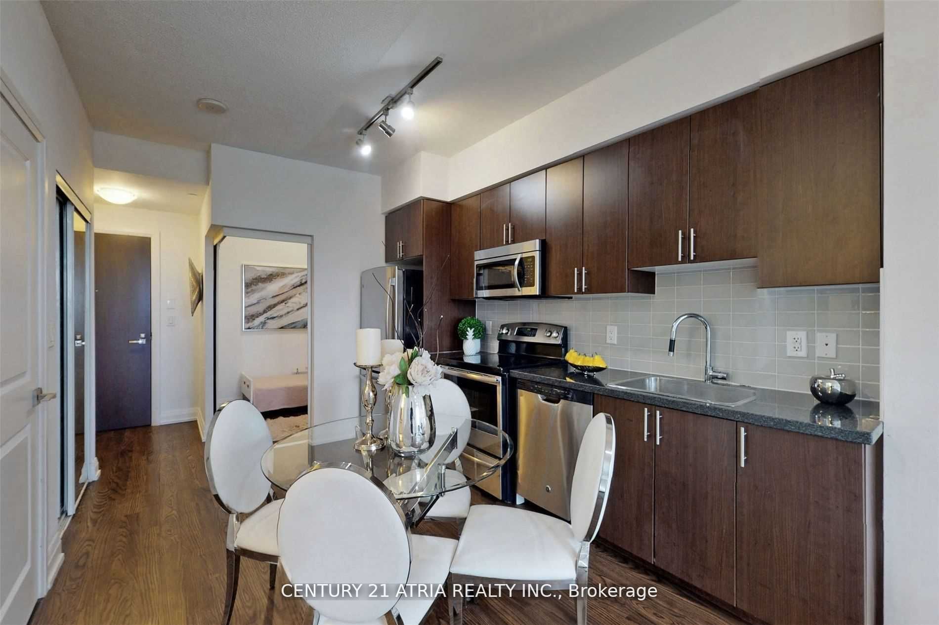 7161 Yonge Street, #1527