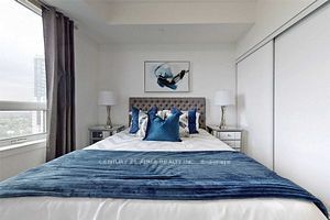 7161 Yonge Street, #1527