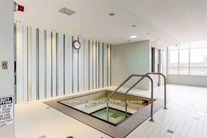 7161 Yonge Street, #1527