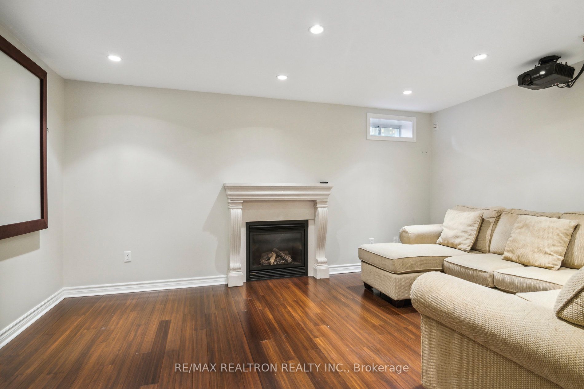 12 Baywell Cres