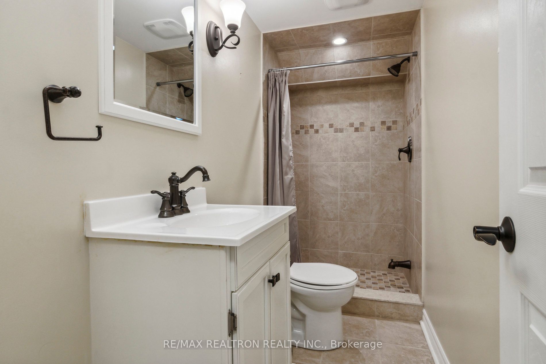 12 Baywell Cres
