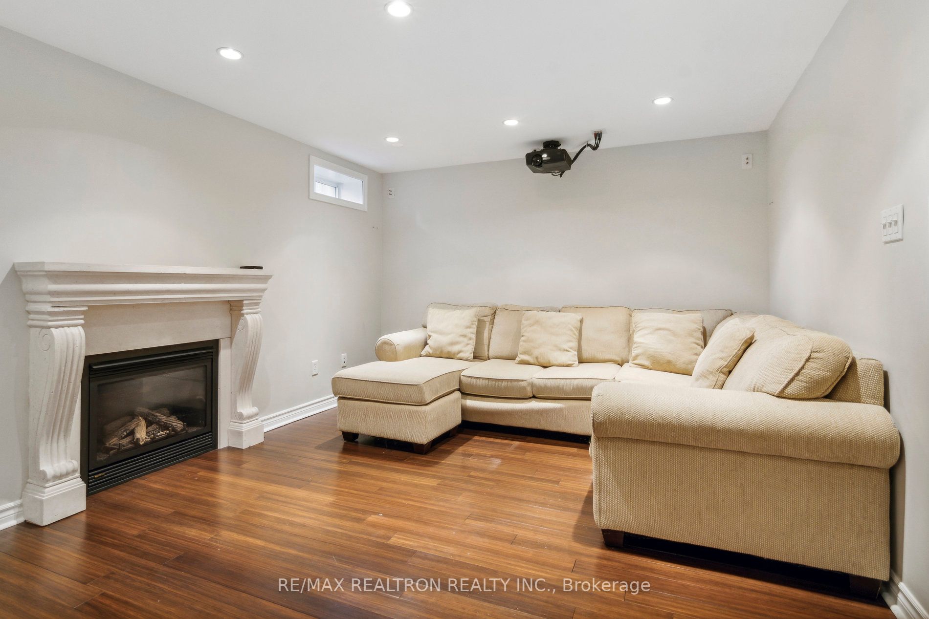 12 Baywell Cres