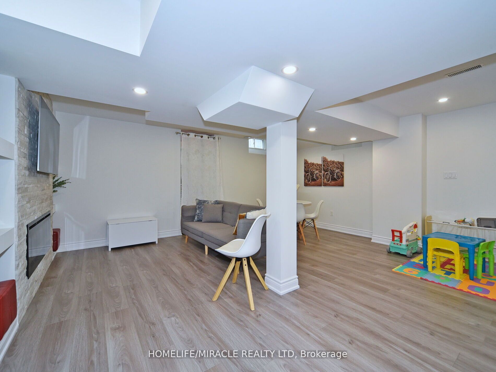 120 Black Maple Cres