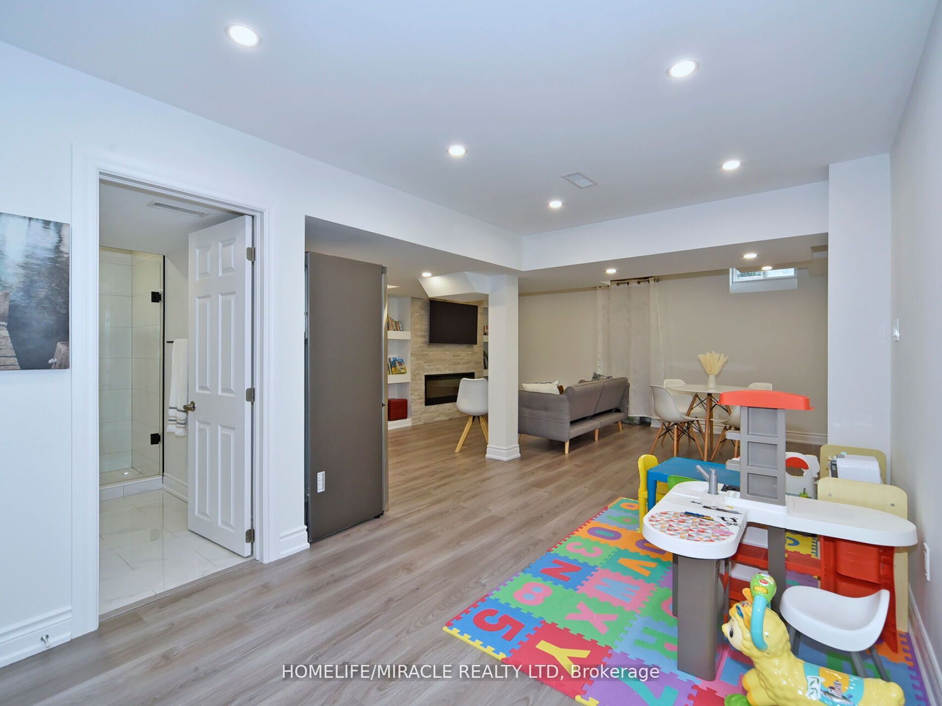 120 Black Maple Cres