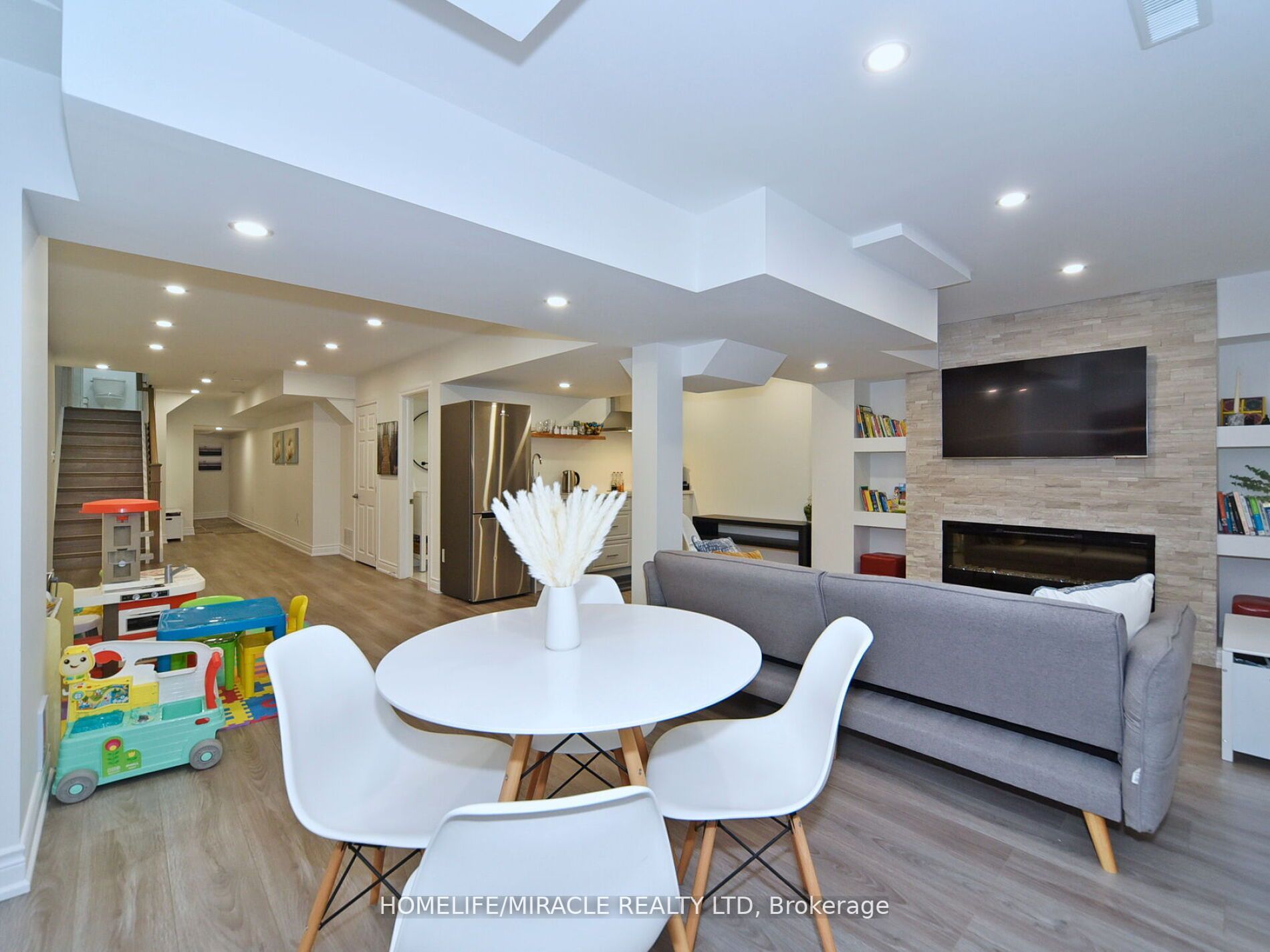 120 Black Maple Cres