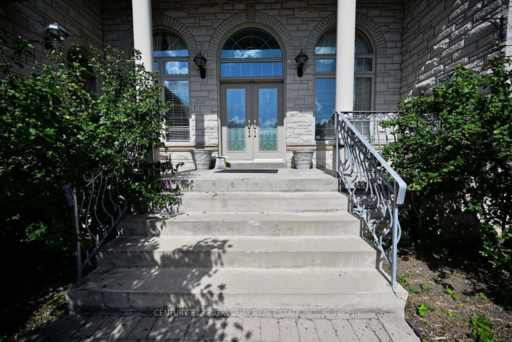 22 Garden Ave