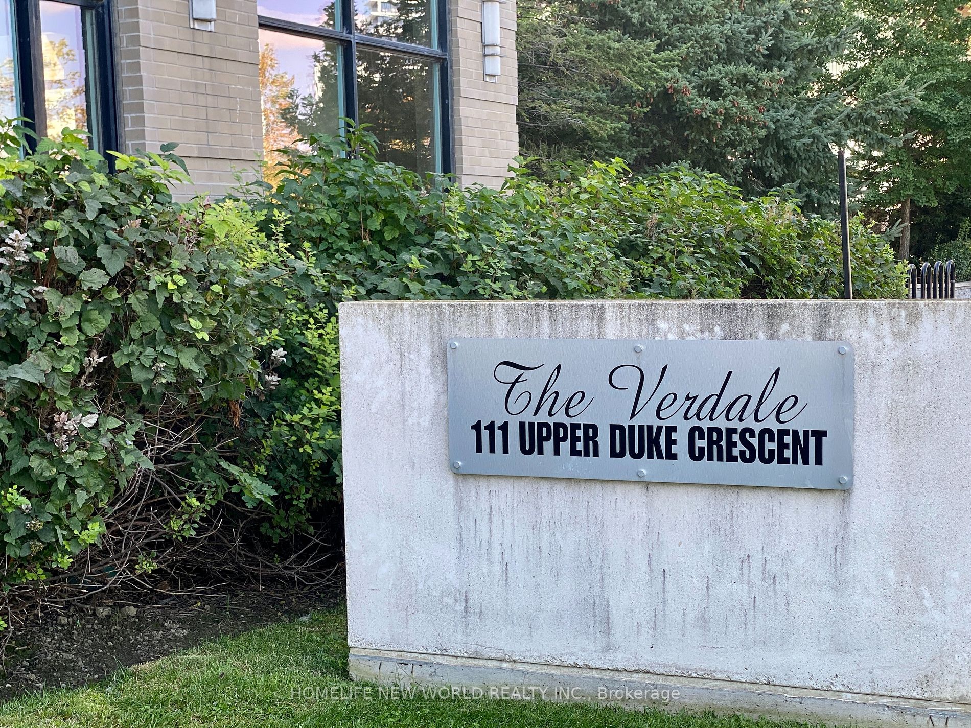 111 Upper Duke Cres, #901