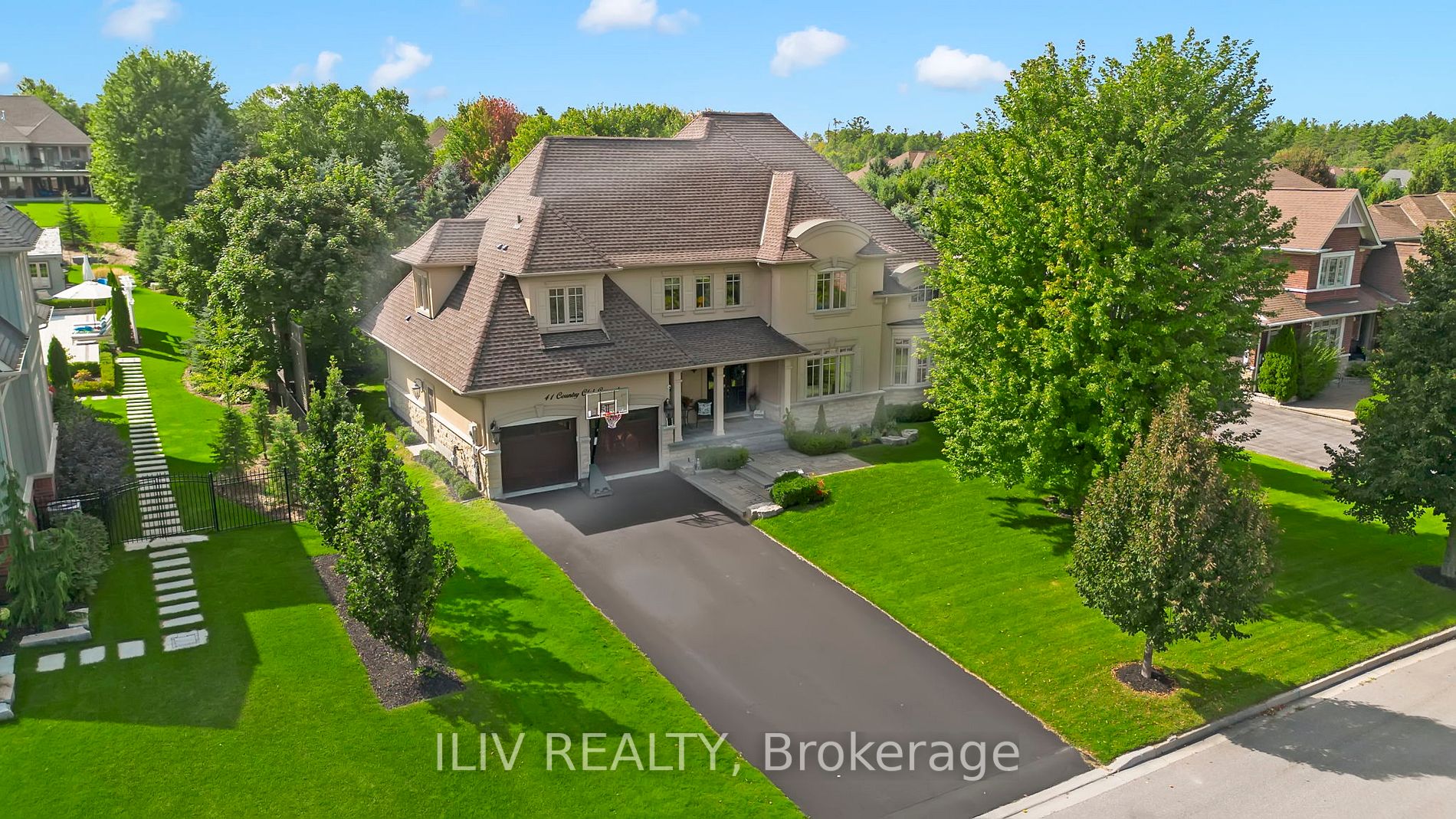 41 Country Club Cres