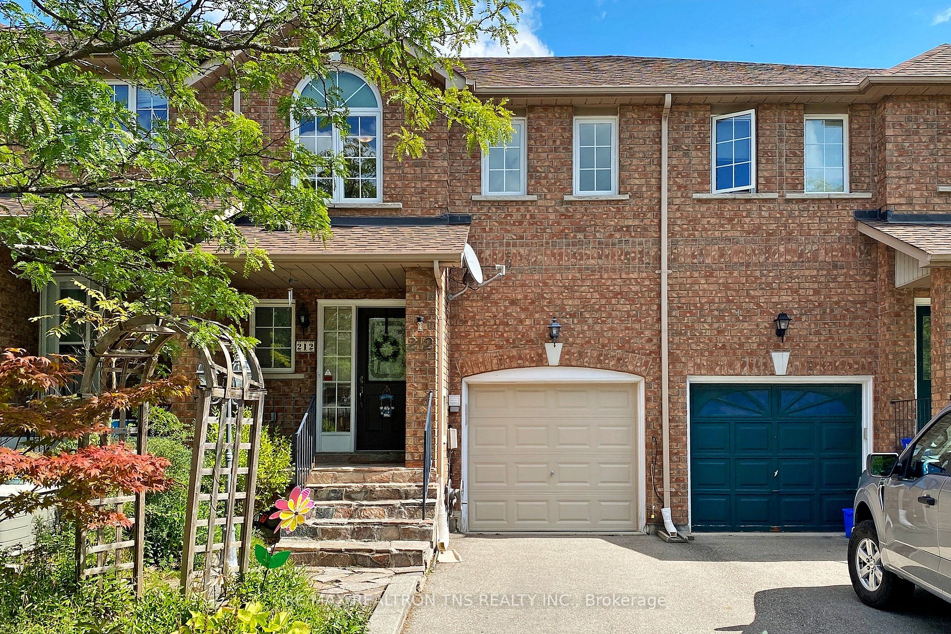212 Kimono Cres