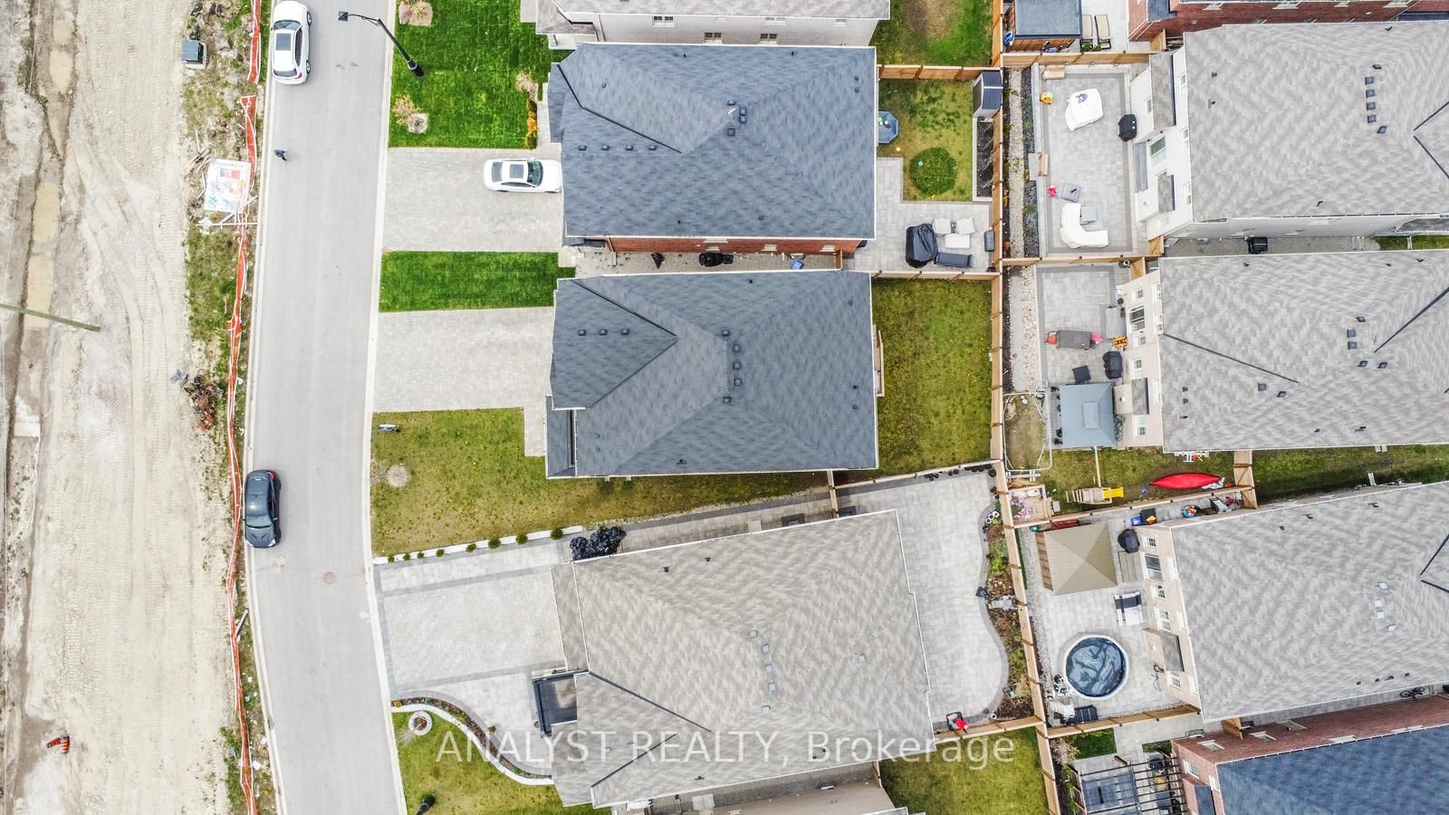 155 Ross Vennare Crescent