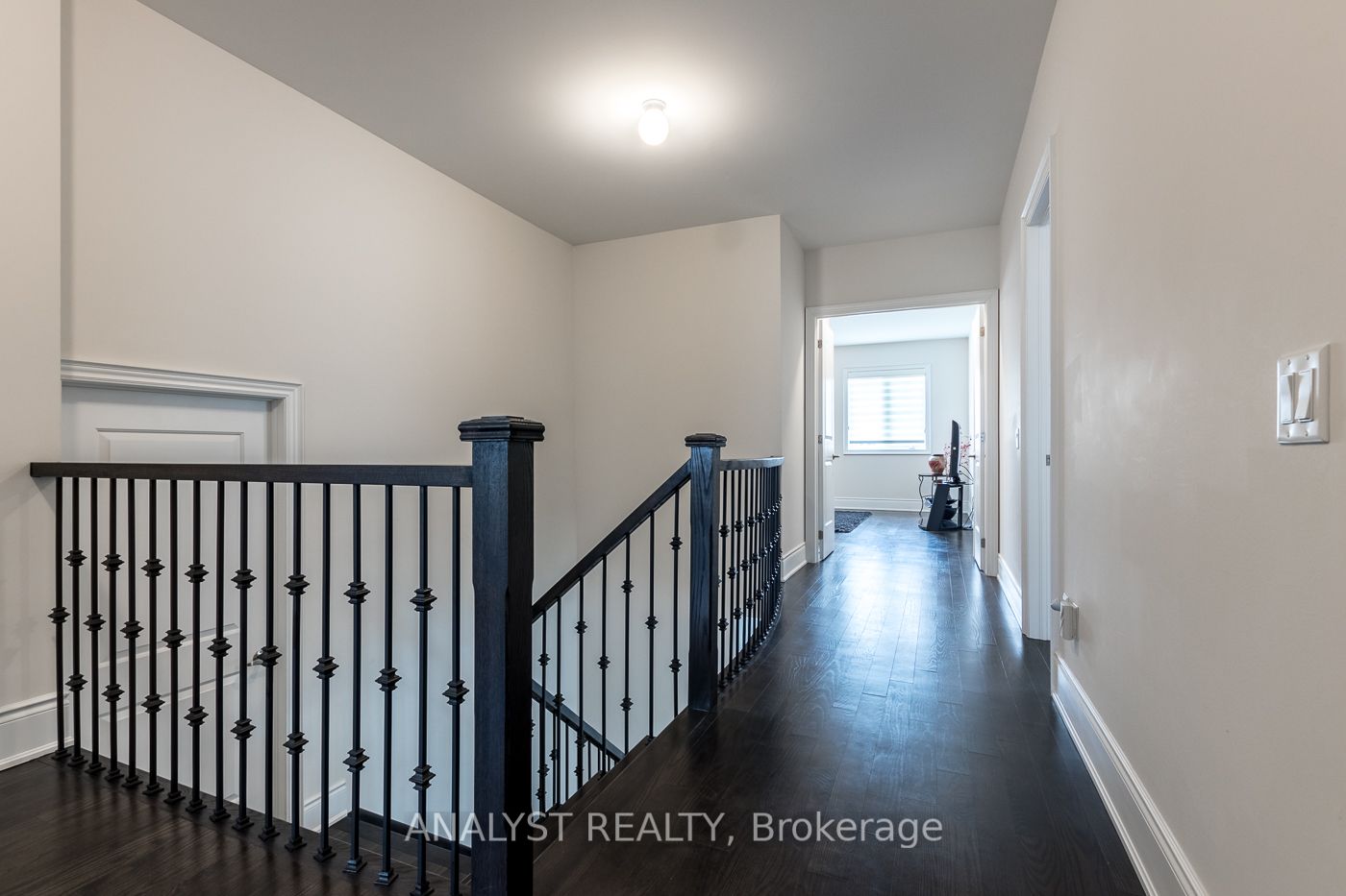 155 Ross Vennare Crescent