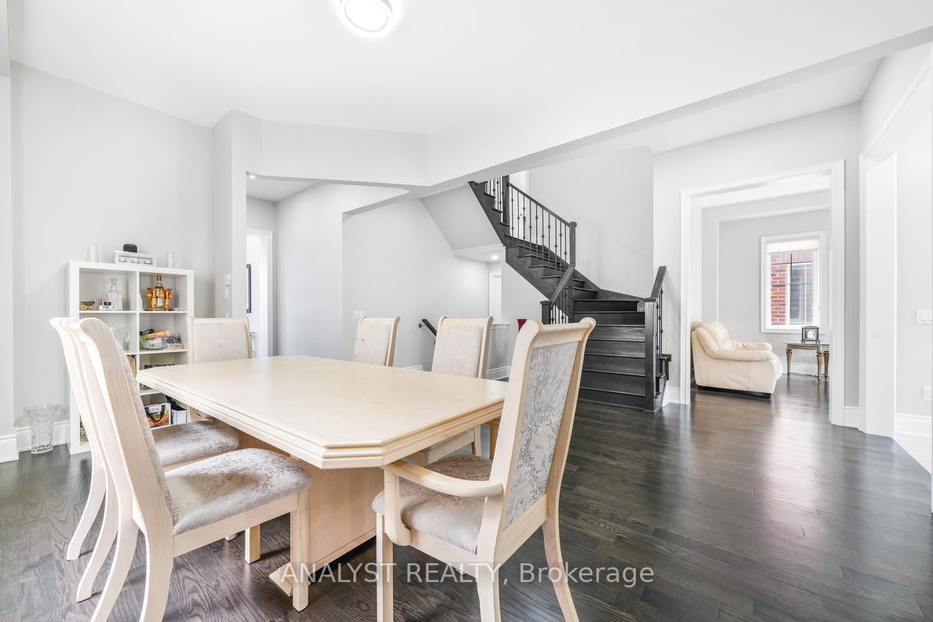 155 Ross Vennare Crescent