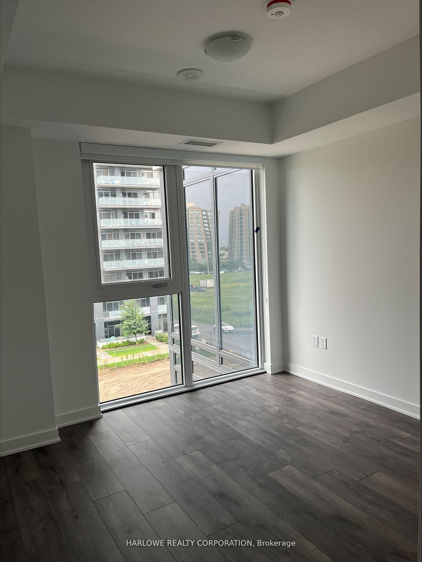 105 Oneida Cres, #406