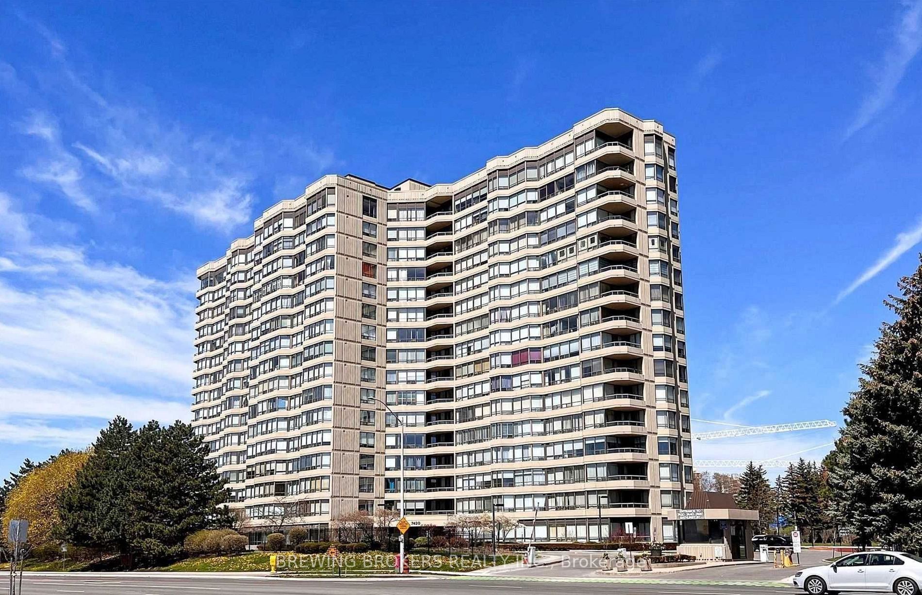 7420 Bathurst St, #307