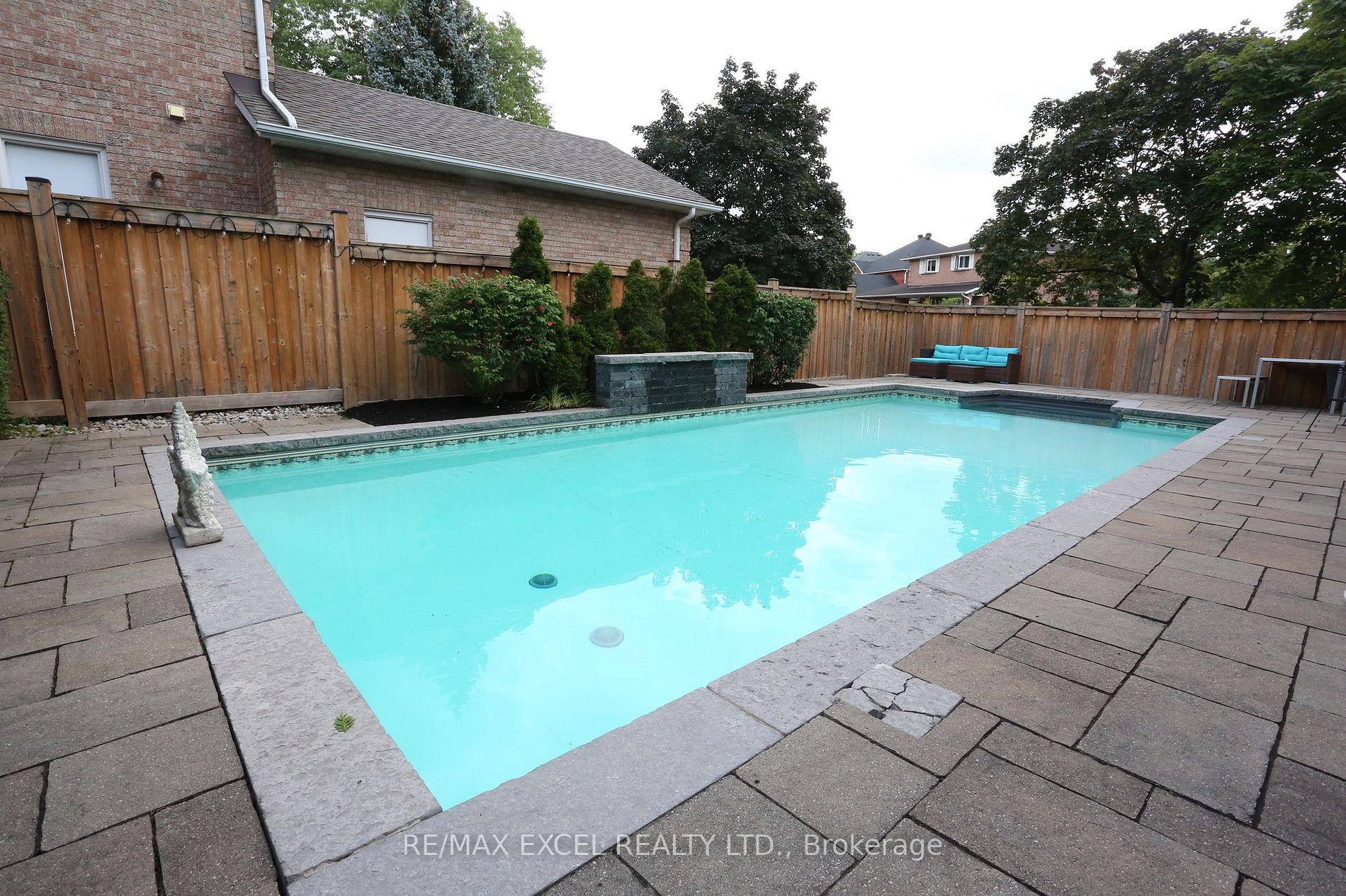 138 Carrington Dr