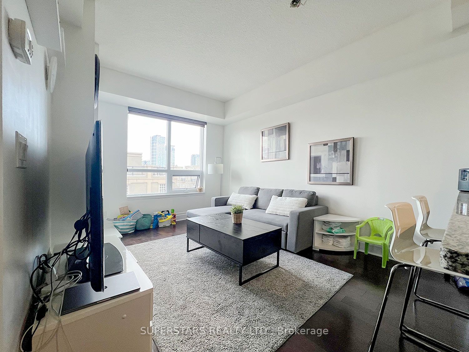 1 Upper Duke Cres, #402A